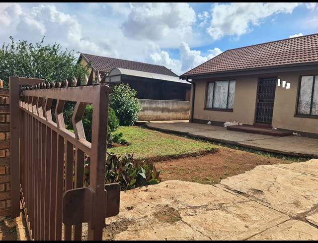 2 BEDROOM HOUSE FOR SALE IN SEBOKENG UNIT 7